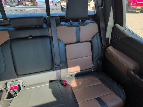 Used 2019 Chevrolet Silverado 1500 High Country w/ Technology Package AWD/4WD image 14