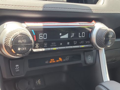 Certified 2025 Toyota RAV4 XLE FWD image 25
