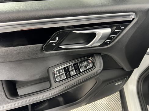 Used 2020 Porsche Macan S image 18