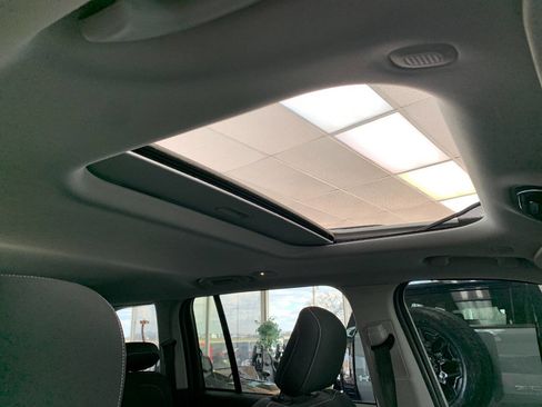 Used 2023 Jeep Grand Cherokee Laredo w/ Luxury Tech Group I image 20