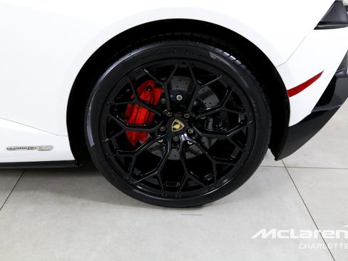 Used 2022 Lamborghini Huracan EVO RWD image 26
