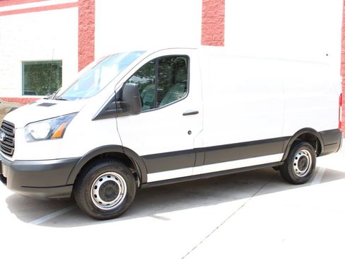 Used 2019 Ford Transit 150 130 Low Roof RWD image 5