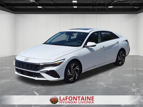 Certified 2025 Hyundai Elantra SEL FWD image 1