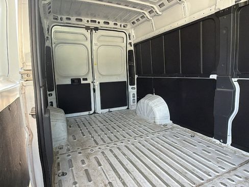 Used 2024 RAM ProMaster 2500 w/ Convenience Group FWD image 14