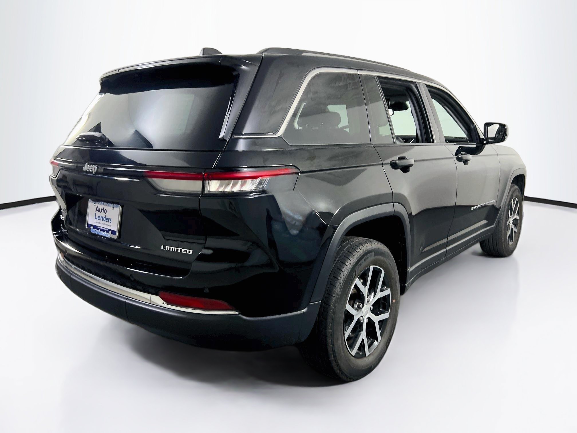 Used 2023 Jeep Grand Cherokee Limited AWD/4WD image 5