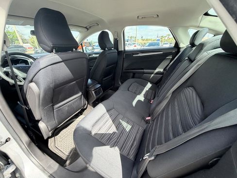 Used 2016 Ford Fusion SE image 10