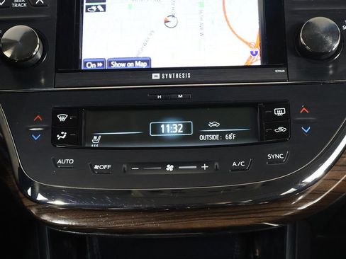 Used 2014 Toyota Avalon Limited FWD image 32