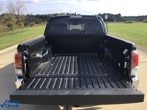 Used 2022 Toyota Tacoma TRD Off-Road image 5