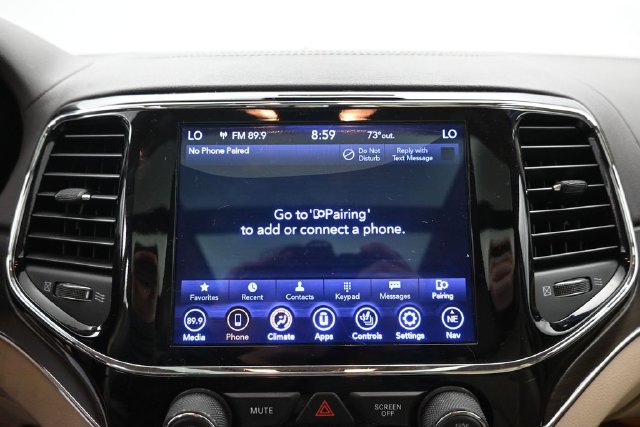 Used 2019 Jeep Grand Cherokee Overland AWD/4WD image 14