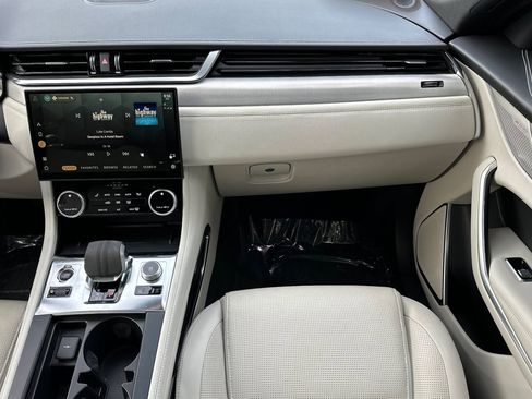 Used 2023 Jaguar F-PACE R-Dynamic S image 29