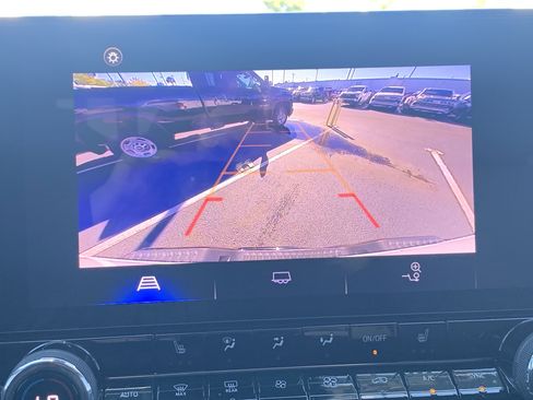 Used 2024 Chevrolet Colorado Z71 w/ Z71 Convenience Package 2 image 24