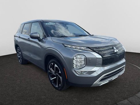 Used 2024 Mitsubishi Outlander SE AWD/4WD image 3