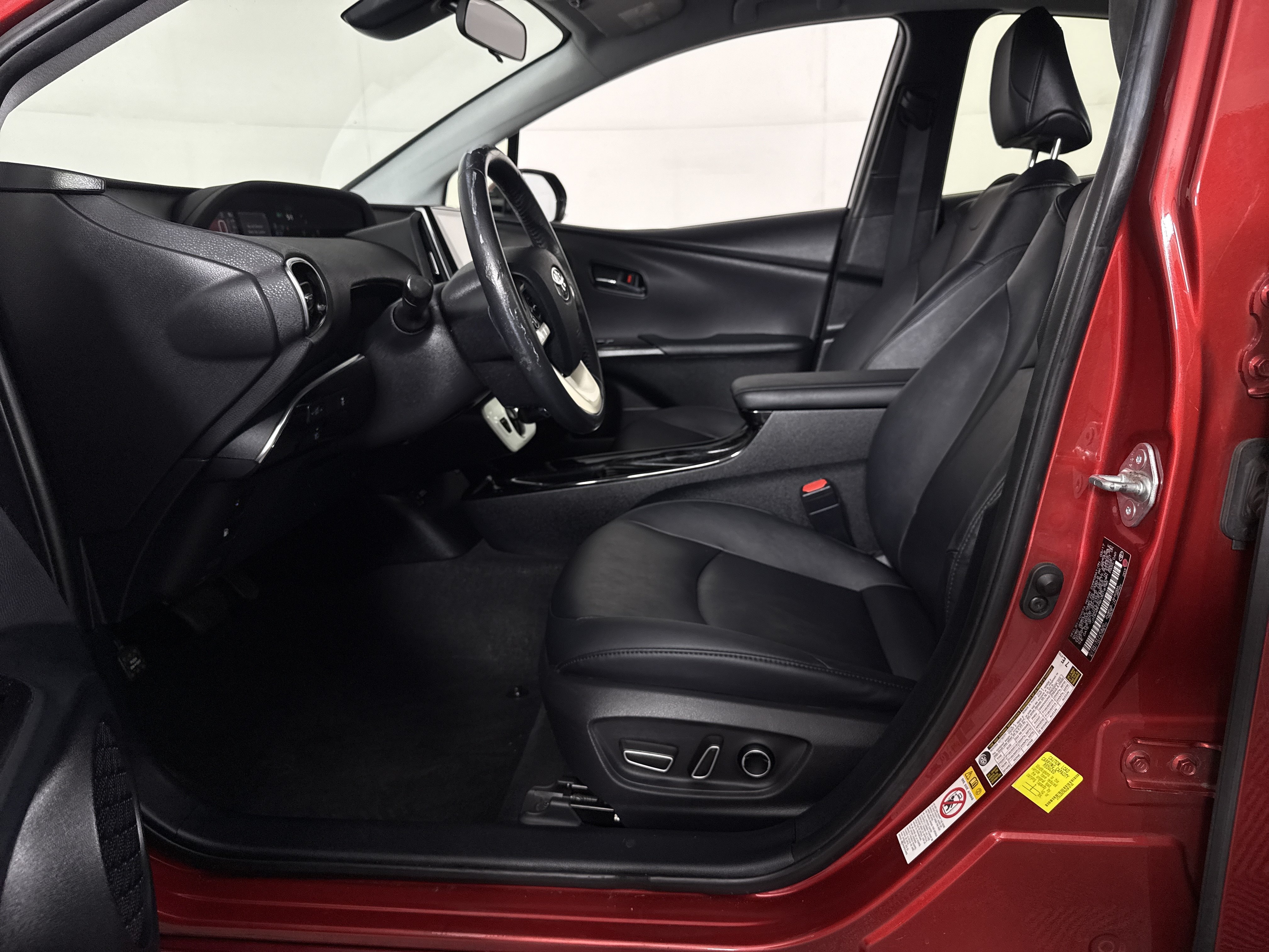 Used 2017 Toyota Prius Prime Premium w/ Carpet Mat Package FWD image 17