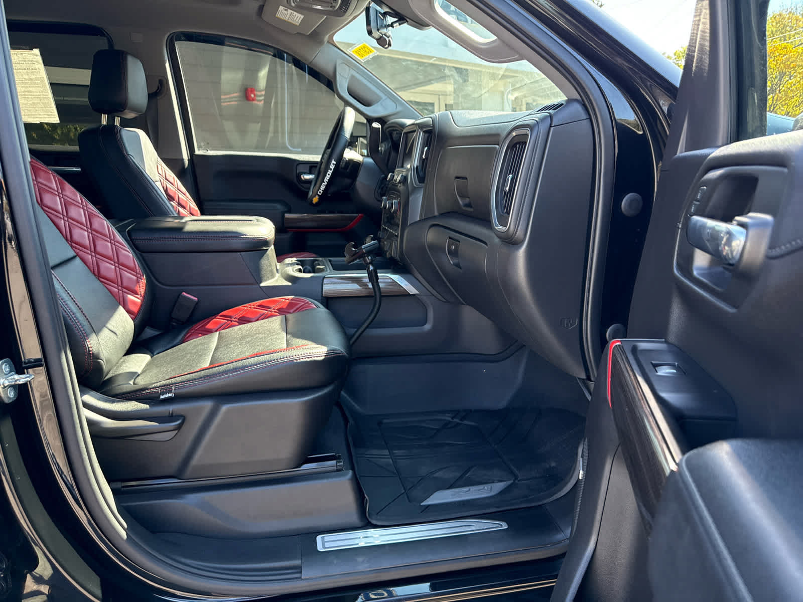 Used 2019 Chevrolet Silverado 1500 RST AWD/4WD image 17