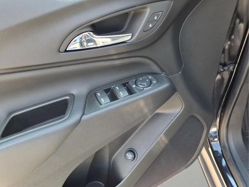 Used 2023 Chevrolet Equinox LT FWD image 16