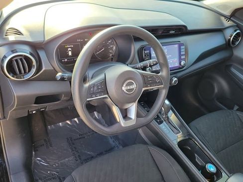 Used 2023 Nissan Kicks SV image 17