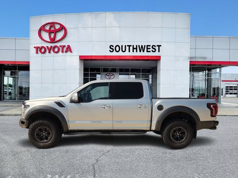 Used 2018 Ford F150 Raptor w/ Equipment Group 802A Luxury AWD/4WD image 3