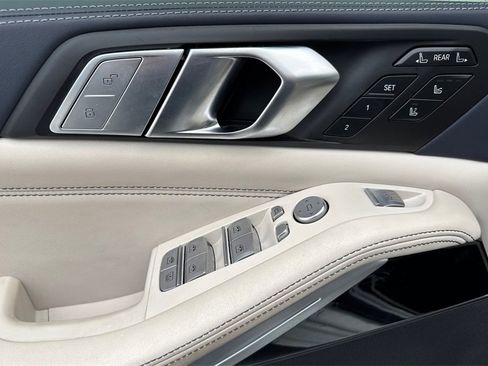 Used 2022 BMW X7 xDrive40i w/ M Sport Package image 11