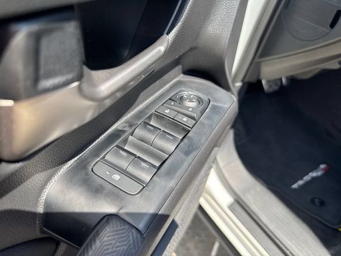 Used 2025 Toyota Tacoma TRD Sport AWD/4WD image 12