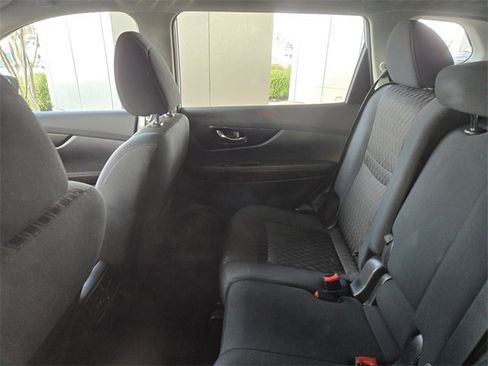 Used 2018 Nissan Rogue S image 3