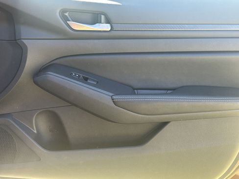 Used 2025 Nissan Altima 2.5 SV image 14