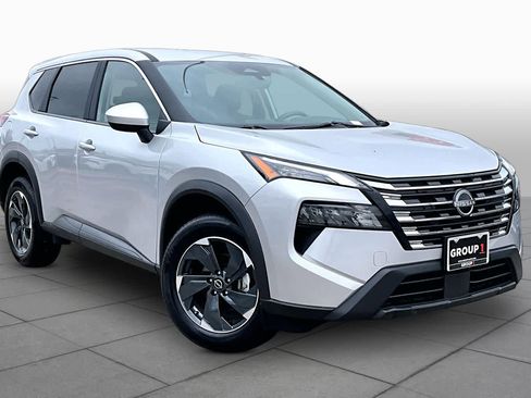 Used 2025 Nissan Rogue SV AWD/4WD image 3