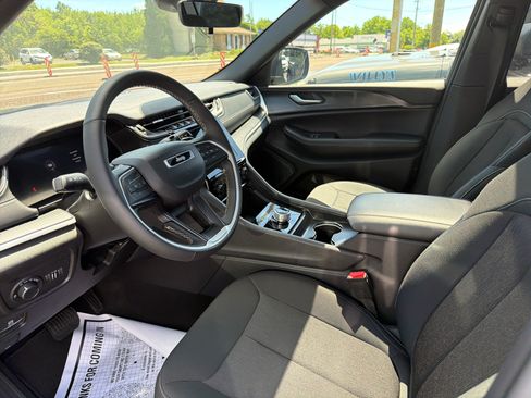 Certified 2025 Jeep Grand Cherokee Laredo X w/ Luxury Tech Group I AWD/4WD image 16