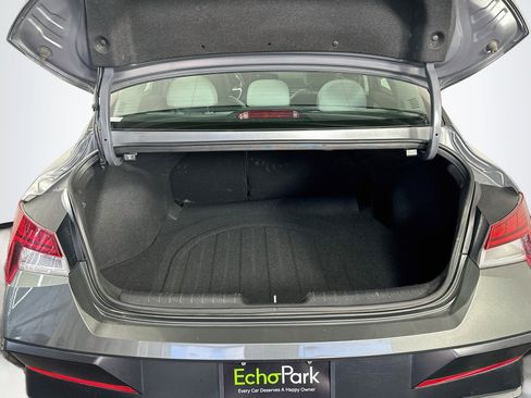 Used 2025 Hyundai Elantra Limited FWD image 31