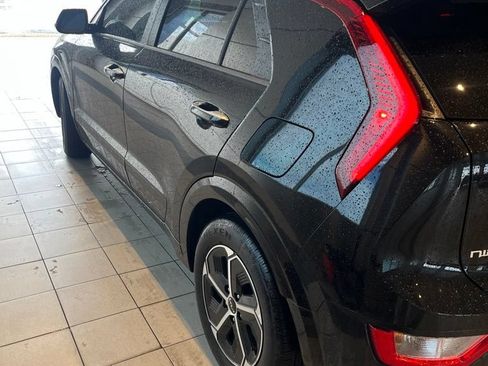Used 2025 Kia Niro FWD image 2