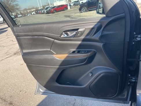 Used 2020 GMC Acadia SLE w/ Driver Convenience Package image 32