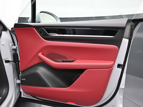 New 2026 Porsche Macan 4 Electric image 25