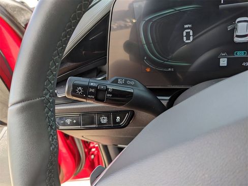 Certified 2024 Kia Niro EX Touring image 32