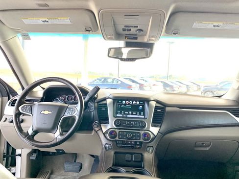 Used 2019 Chevrolet Suburban LT image 18