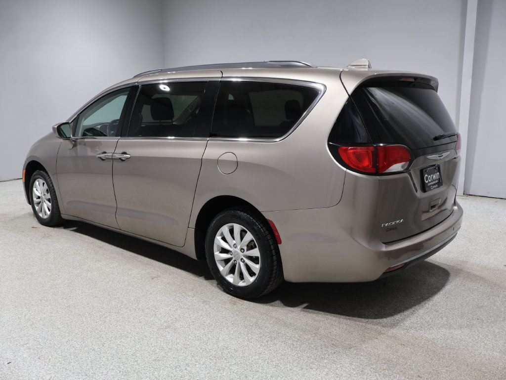 Used 2018 Chrysler Pacifica Touring Plus FWD image 5
