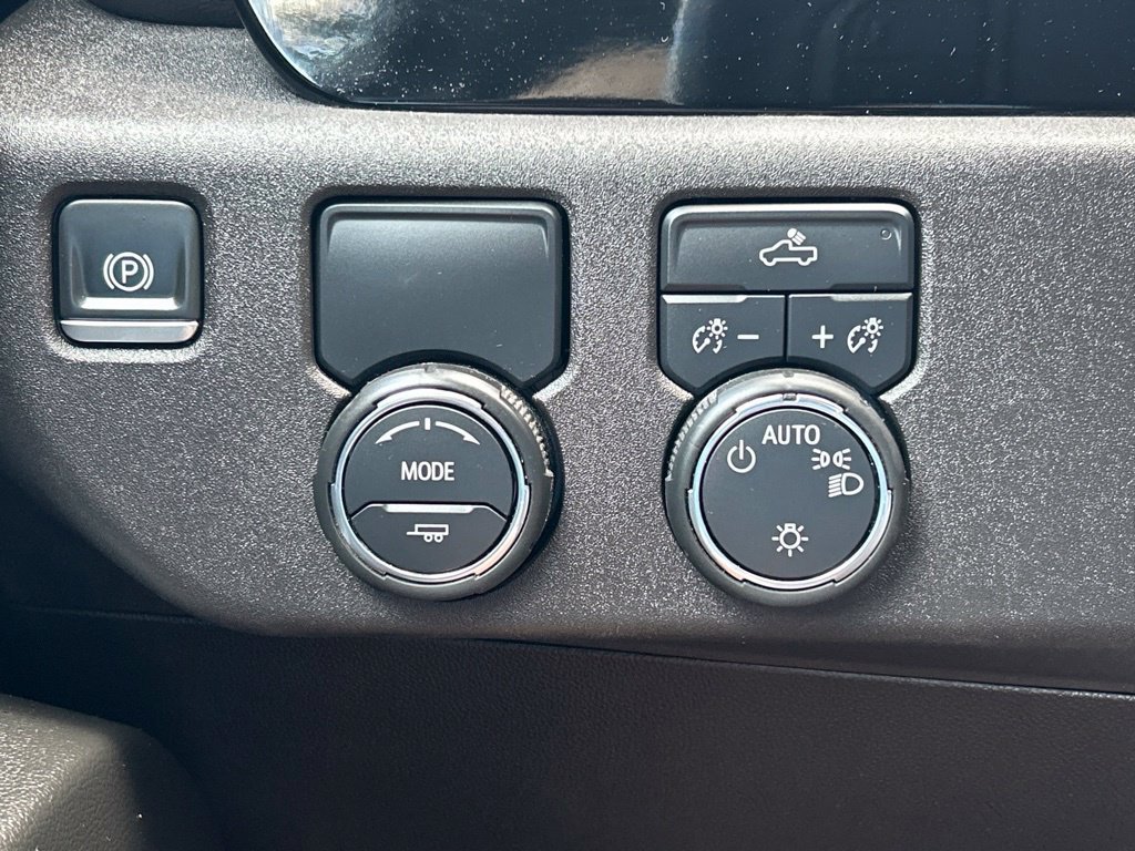 Used 2025 Chevrolet Silverado 1500 LT RWD image 28