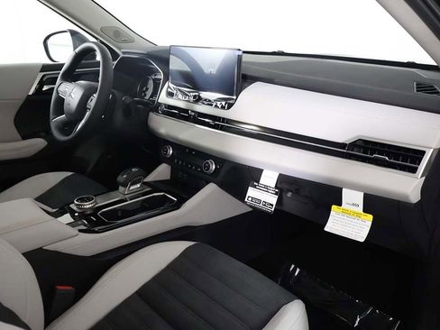 New 2026 Mitsubishi Outlander SE image 30