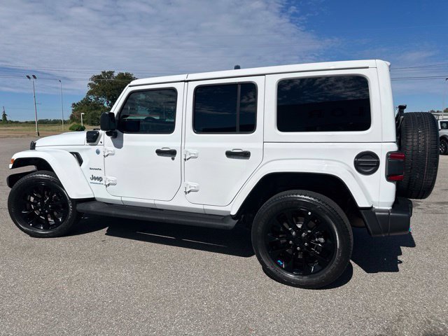 Used 2023 Jeep Wrangler Unlimited Sahara w/ Cold Weather Group AWD/4WD image 30