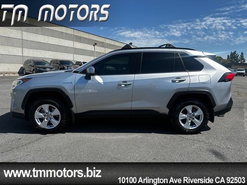 Used 2021 Toyota RAV4 XLE AWD/4WD image 3