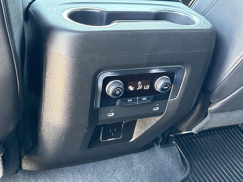 Used 2023 Chevrolet Tahoe Z71 AWD/4WD image 17