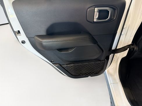 Used 2020 Jeep Wrangler Unlimited Sahara AWD/4WD image 25