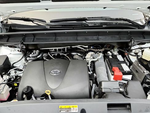 Certified 2022 Toyota Highlander XLE image 48