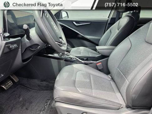 Used 2023 Kia Niro SX Touring FWD image 19
