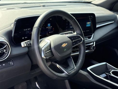 Used 2025 Chevrolet Equinox LT FWD image 9