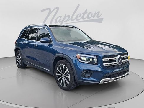 Used 2023 Mercedes-Benz GLB 250 4MATIC w/ Premium Package image 8