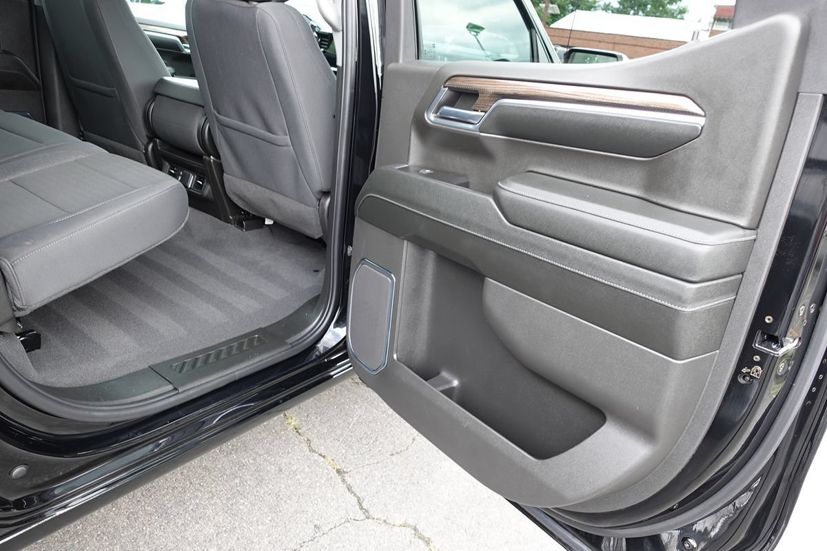 Used 2024 Chevrolet Silverado 1500 LT AWD/4WD image 25