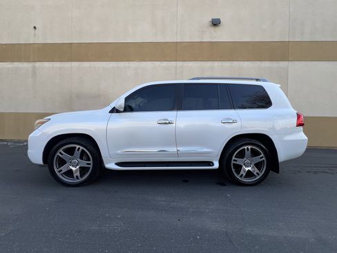 Used 2009 Lexus LX 570 4WD image 2