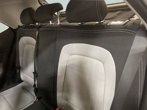 Used 2023 Hyundai Venue SEL image 11