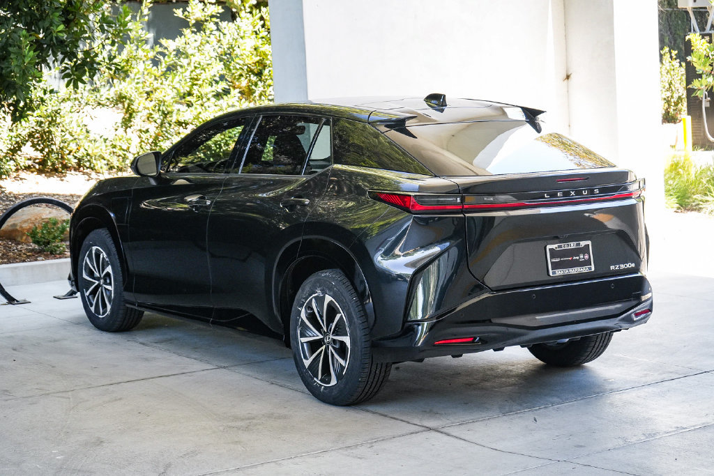 Used 2024 Lexus RZ 300e Premium FWD image 4