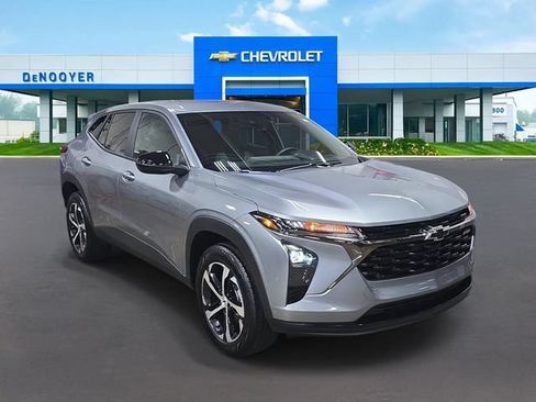 New 2026 Chevrolet Trax RS w/ Driver Confidence Package FWD image 4