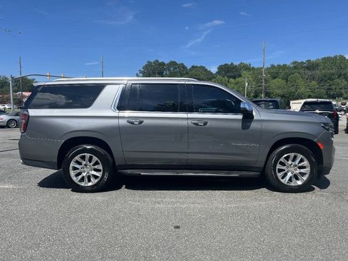 Used 2022 Chevrolet Suburban Premier AWD/4WD image 4